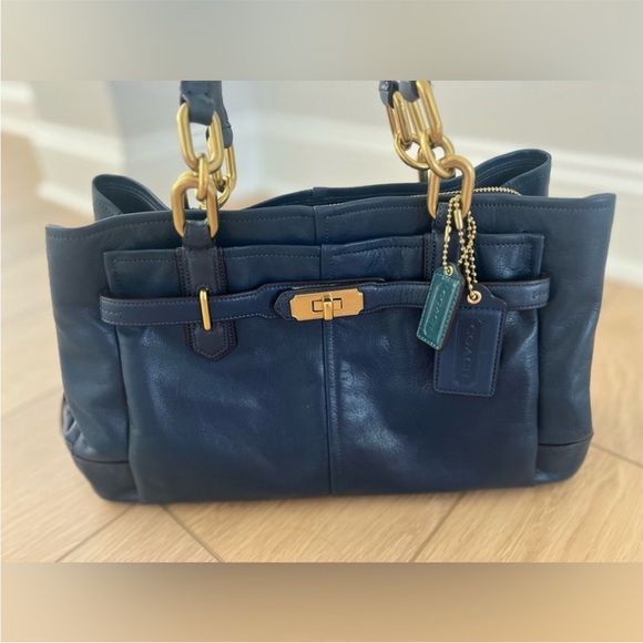 Coach Chelsea Jayden navy leather shoulder bag with gold toned hardware - Picture 4 of 14